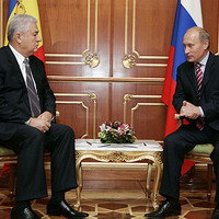 Voronin si Putin au discutat problema reluarii exportului vinurilor moldovenesti in Federatia Rusa