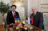 Ambasadorul Andrei Popov a înmânat scrisorile de acreditare preşedintelui Slovaciei, Ivan Gasparovič
