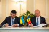 Pavel Filip şi Volodimir Groisman au semnat Foaia de parcurs pentru dezvoltarea cooperării moldo-ucrainene pentru 2018