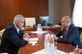 Vicepreședintele Parlamentului Alexandru Slusari, în discuții cu consilierul politic BERD Oleksandr Pavlyuk