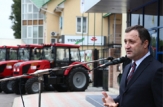 Fermierii au primit 58 de tractoare din cea de-a noua tranşă a Proiectului 2KR