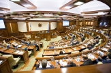 Parlamentul a aprobat modificări legislative ce oferă mai multă claritate investitorilor în domeniul energiei regenerabile