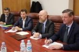 Ministrul Anatol Usatîi în discuții cu directorul Misiunii USAID în Moldova, Scott Hocklander