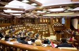 Comisia pentru investigarea circumstanțelor atacului de tip raider asupra băncilor și companiilor de asigurări a raportat în plenulul Parlamentului