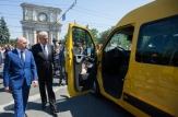 România donează Republicii Moldova 96 de microbuze destinate transportului elevilor
