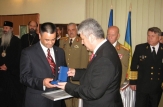Ministrul român al apărării naţionale i-a conferit lui Vitalie Marinuţa Emblema de Onoare a Armatei României 