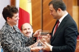 Managerul de ţară al Băncii Mondiale pentru R.Moldova i-a înmînat astăzi lui Vlad Filat medalia „Top Ten Reformer Award”