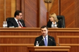 Premierul Vlad Filat a prezintat în Parlament raportul de activitate a Guvernului