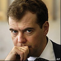 Candidatul Kremlinului, Dmitri Medvedev, s-a clasat duminica in fruntea scrutinului prezidential rus